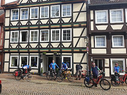 vor dem Hotel in Celle