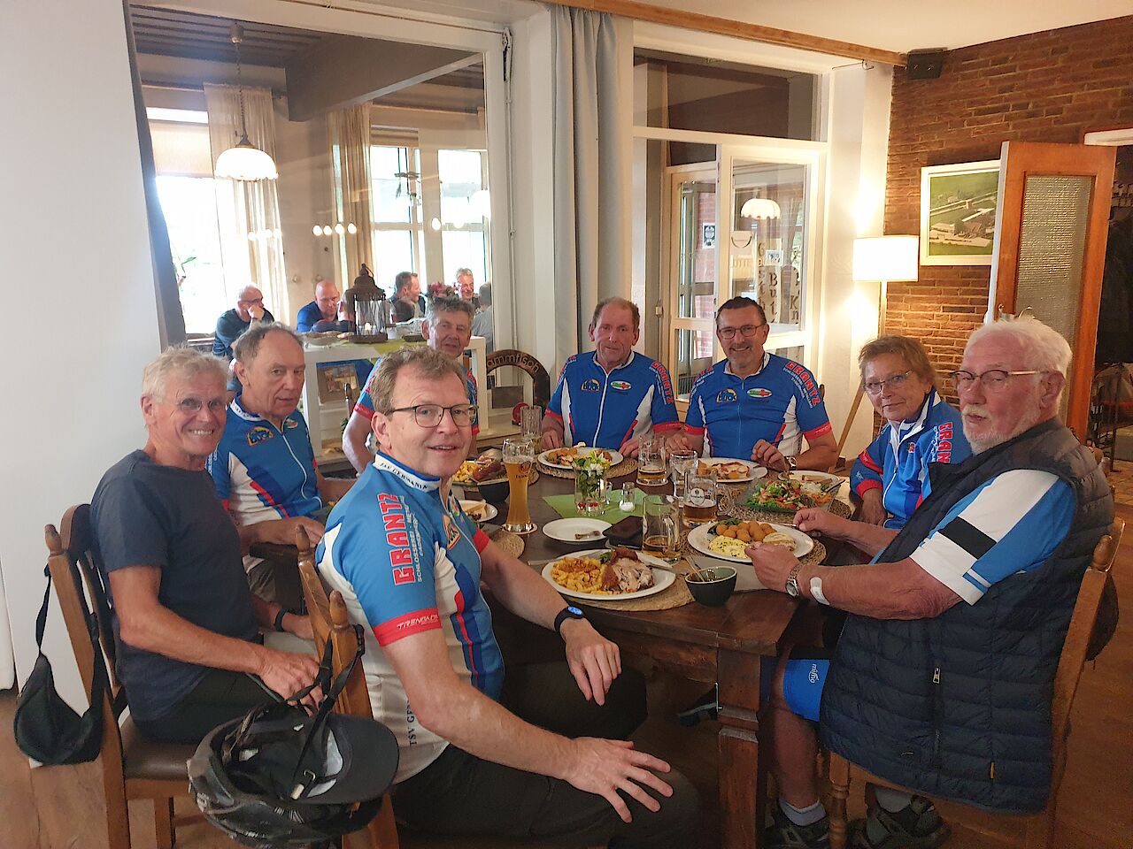 gemeinsamer Tourabschluss im Gasthof Zollbaum
